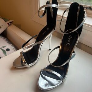 Quipid Silver Heels 7.5